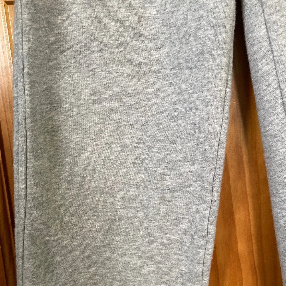 Boy’s size 7-8 Children’s Place Heather Gray sweatpants with elastic waistband